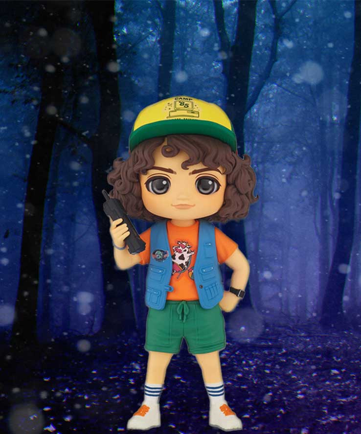 Dustin Henderson in the upside down with walkie talkee Side Profile BanPresto - Stranger Things - Q posket - Dustin Henderson Figure back